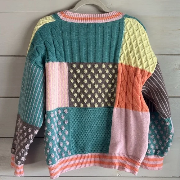 Easel Sweater Small New - Picture 2 of 2